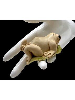 Antique Qing Dynasty Chinese Carved Statue Frog on Lily Pad